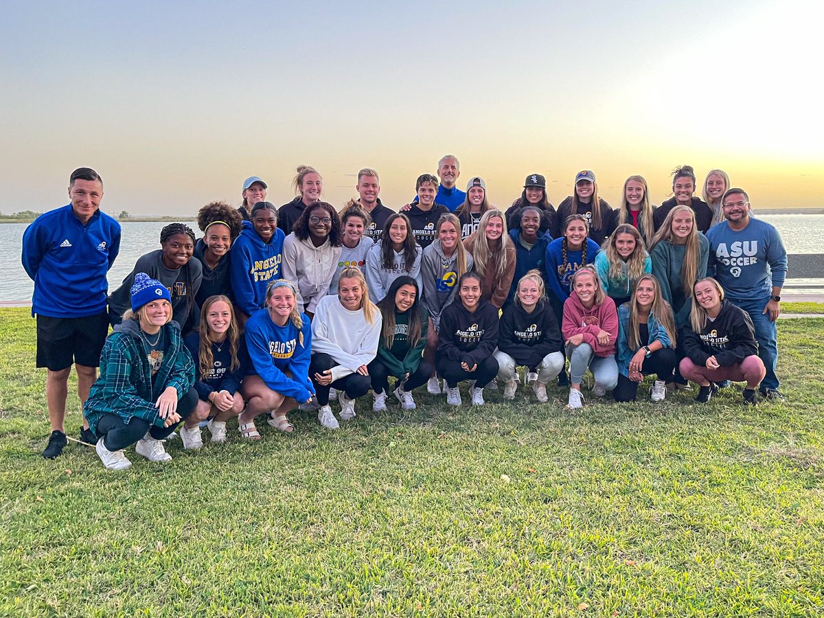 manny_campos's tweet photo. So proud of @BellesSoccer. A season hard fought and a spirit unmatched to say the least. Was an honor and a privilege to root you on and just be one supporter of many. But a forever fan I will be. You will undoubtedly hang your names in many halls of fame! #RamEm https://t.co/n99dwJGsIR