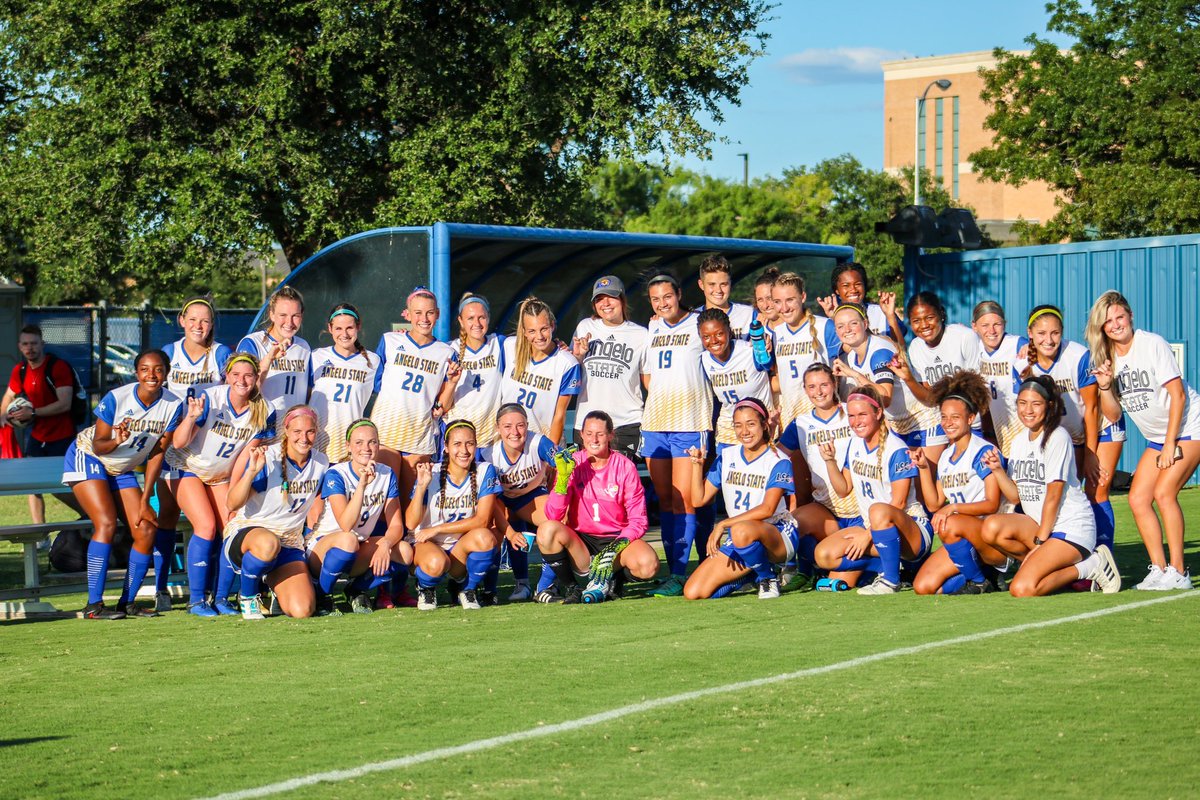 manny_campos's tweet photo. So proud of @BellesSoccer. A season hard fought and a spirit unmatched to say the least. Was an honor and a privilege to root you on and just be one supporter of many. But a forever fan I will be. You will undoubtedly hang your names in many halls of fame! #RamEm https://t.co/n99dwJGsIR