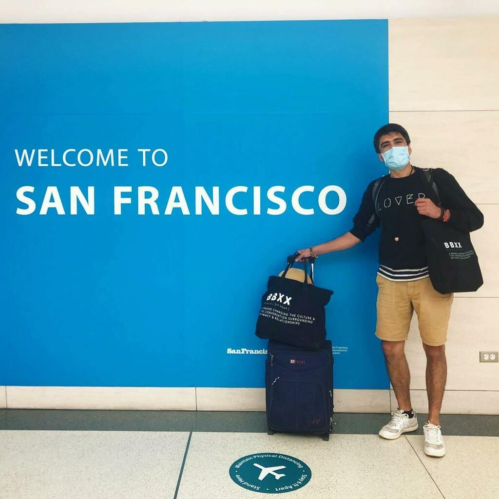 bbxx_world's tweet photo. An ode to this wonderful human. ⁠
⁠
I kid you not, this was not planned. When my boyfriend Nico came to visit the United States for the first time, he asked me to take a picture in front of this sign. I didn’t realize until after I took the photo tha… https://t.co/XZ8afhmCzp https://t.co/Y5rtABVOyi