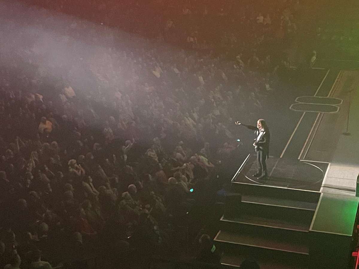 MoheganArenaPA's tweet photo. A holiday tradition like no other!
Thank you @trans_siberian for rockinโ in the holiday season with us today in #WilkesBarre
#TSO #TSOTime #holidaytraditions #WBHere #MSAPA #Concerts #HolidayConcerts https://t.co/HVk8xSBIQs