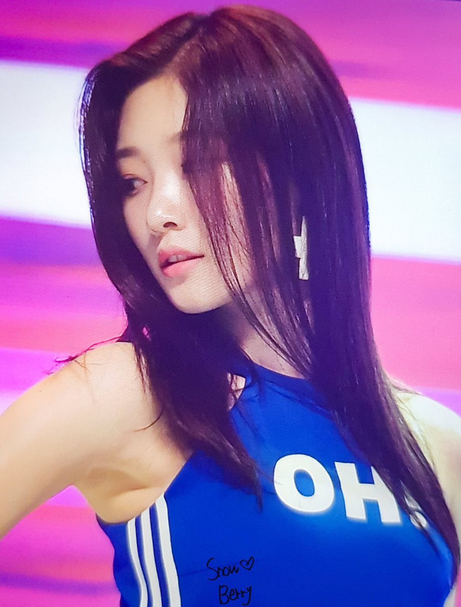 jcythinker's tweet photo. @Whosfan_HANTEO I nominate JUNG CHAEYEON of @dia_official! Our face of the group who dominates all areas: vocal, dance, rap, visual, mcing and acting ✨
#Whosfan #WhosPICK #AllRounderIDOL
다이아 채연
#다이아_채연 #채연 #정채연 #CHAEYEON #DIA_CHAEYEON @dia_official https://t.co/TBxoCHZ1pA