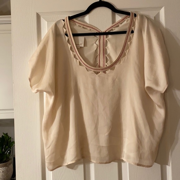 So good I had to share! Check out all the items I'm loving on <a href="/Poshmarkapp/">Poshmark</a> #poshmark #fashion #style #shopmycloset #colourpop #whowhatwear #arynk: posh.mk/8G1HTKsFnlb