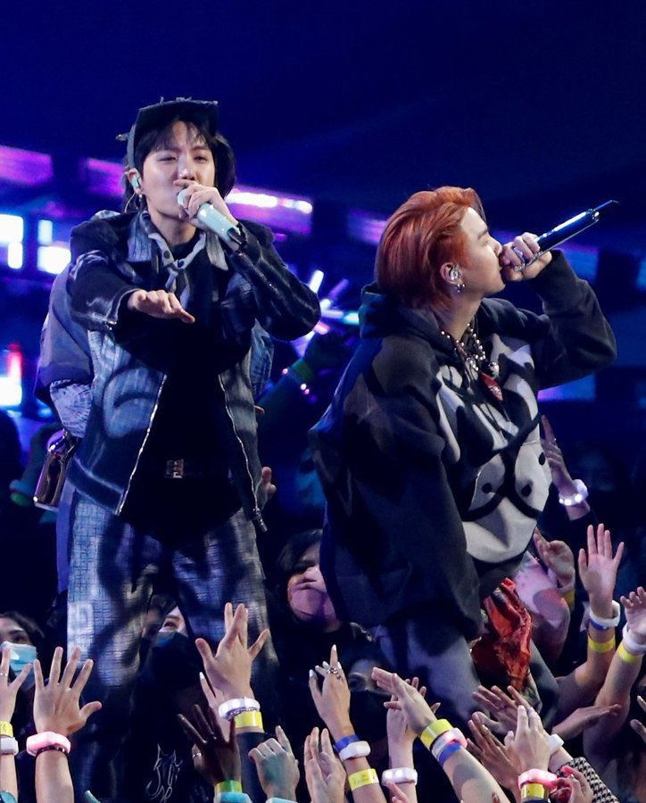 yoongloos_'s tweet photo. que grande lit killah y tiago pzk https://t.co/J9IYJ17UYn
