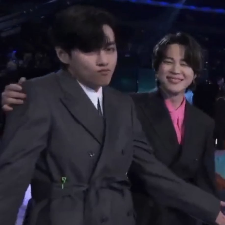 taeteland's tweet photo. bts: winnings awards
taehyung: https://t.co/kq17N7TGfF