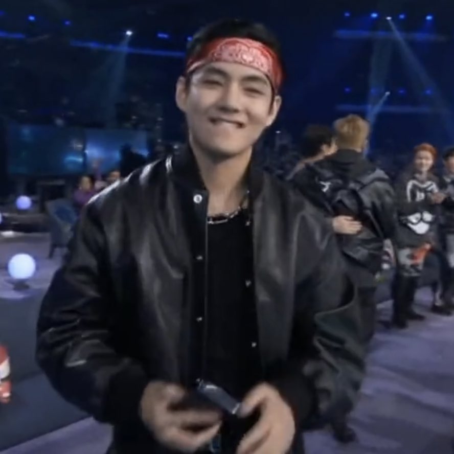 taeteland's tweet photo. bts: winnings awards
taehyung: https://t.co/kq17N7TGfF