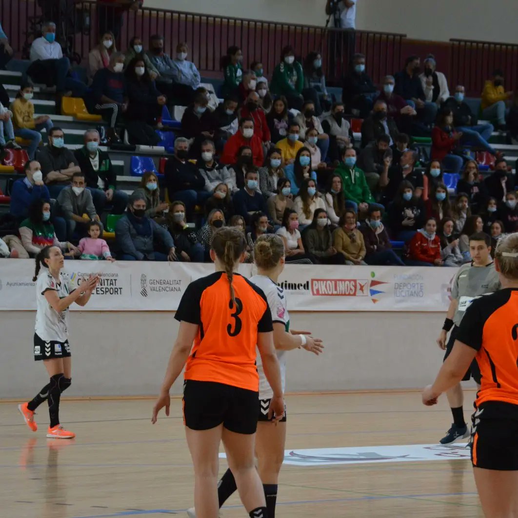 ¡¡𝐆𝐑𝐀𝐂𝐈𝐀𝐒 𝐀𝐅𝐈𝐂𝐈Ó𝐍!! 🙏🏻👏🏻

Desde el club queremos dar las gracias a toda la afición que ha estado animando al equipo en la eliminatoria de #EHFEuropeanCup 🏆

En especial, al <a href="/CDPolanens/">Polanens Santa Pola</a>, presente en ambos partidos alentando 💚✨

#MasCojonesQuePalmeras 🌴