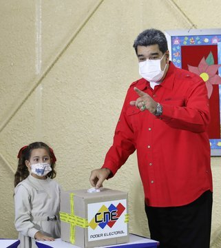 mippci_ven's tweet photo. 📢¡𝐀𝐬í 𝐥𝐨 𝐃𝐢𝐣𝐨!  🇻🇪
Pdte. @NicolasMaduro: De acuerdo a la Constitución voy a convocar al Consejo Federal de Gobierno para esta semana, tenemos que vernos con los nuevos gobernadores y alcaldes para trabajar y favorecer al pueblo.
#MegaElecciones2021 https://t.co/C8vtXmQMDB