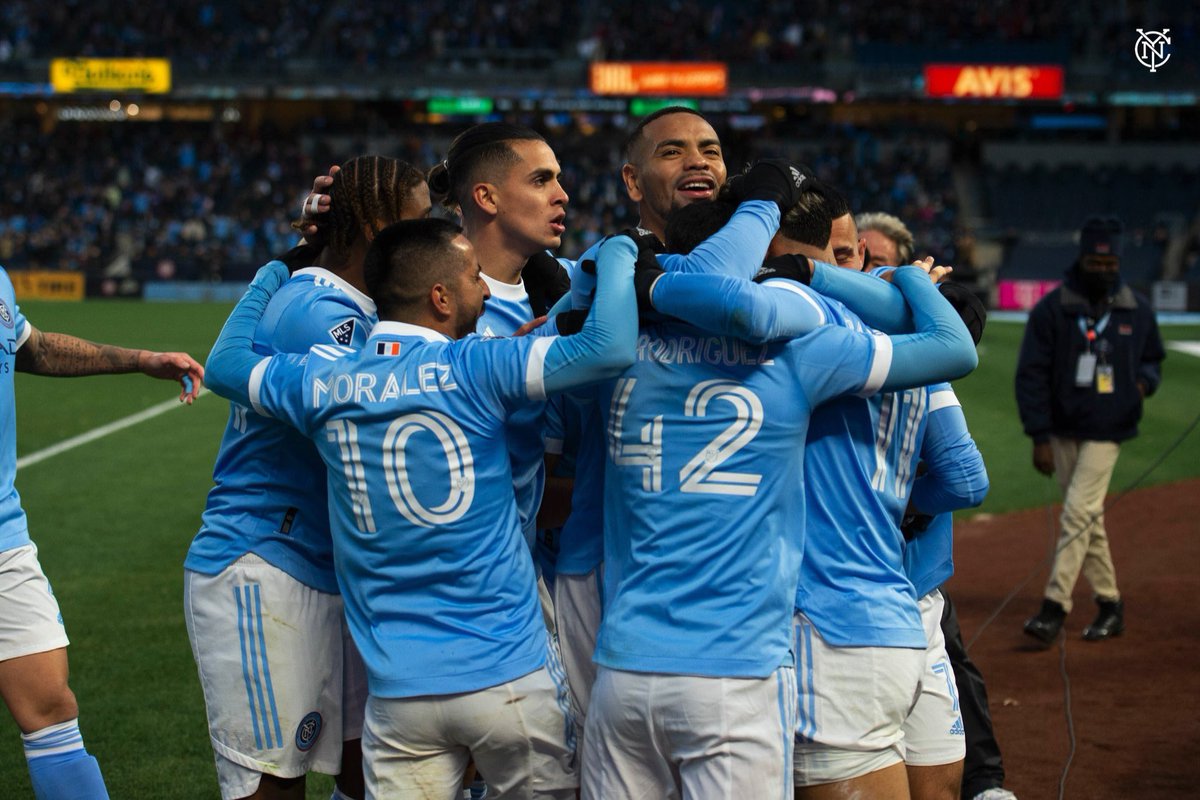 GiorgioD97's tweet photo. 🇺🇸🏆 #MLSCupPlayoffs 

@NYCFC 2️⃣-0️⃣ @ATLUTD 

⚽️ #Castellanos (49’)
⚽️ #Callens (53’)

Uno-due letale di #NYCFC ad inizio ripresa che manda KO #Atlanta, assicurandosi così il passaggio del turno.
Ad attenderli ci sarà @NERevolution, 1ª in regular season ad est. 

#NYCvATL @MLS https://t.co/tu8imHuQ1o