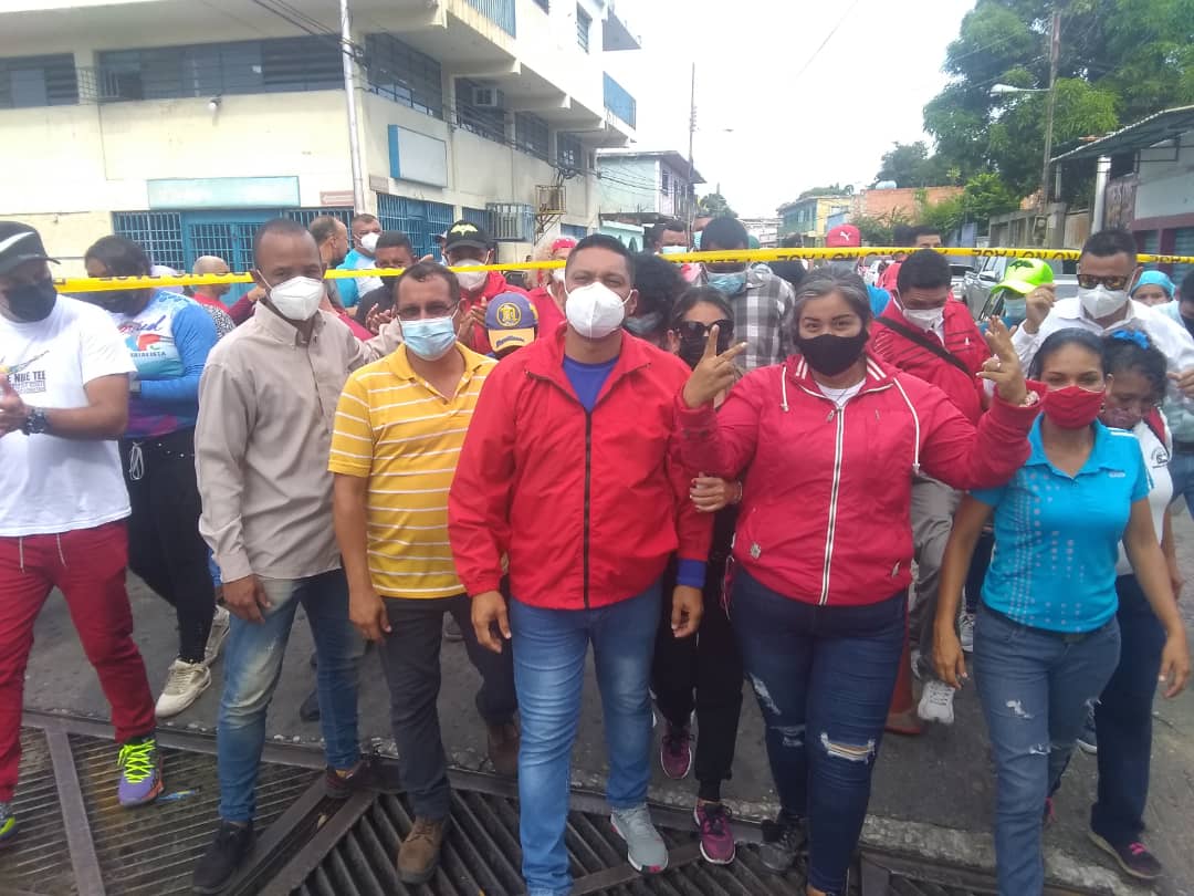 DespliPopular21's tweet photo. Alirio Sánchez candidato a la Alcaldía de Juan José Mora, llegando al centro de votación ETR Ambrosio Plaza a ejercer su derecho al voto #Reporta Alexis Quevedo  #DesplieguePopular2021
#ElpuebloDecide #MegaElecciones2021 https://t.co/AwF3IRGfBp