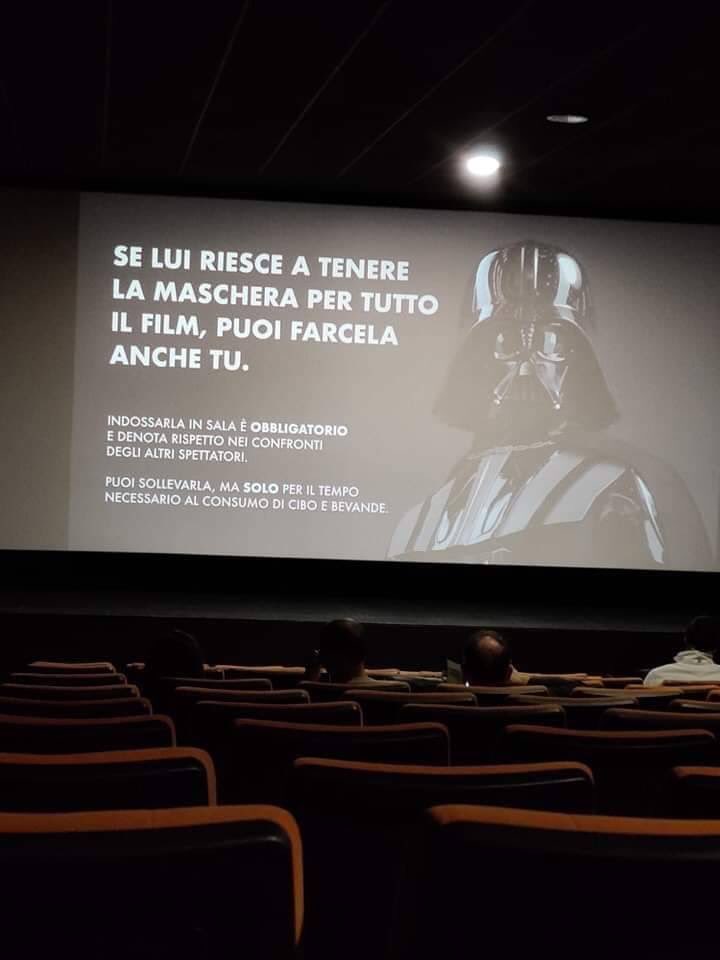 Fa ridere o fa piangere? A me fa tutto ridere, sono fatto così. E nei prossimi anni ci sarà sempre più da ridere!
