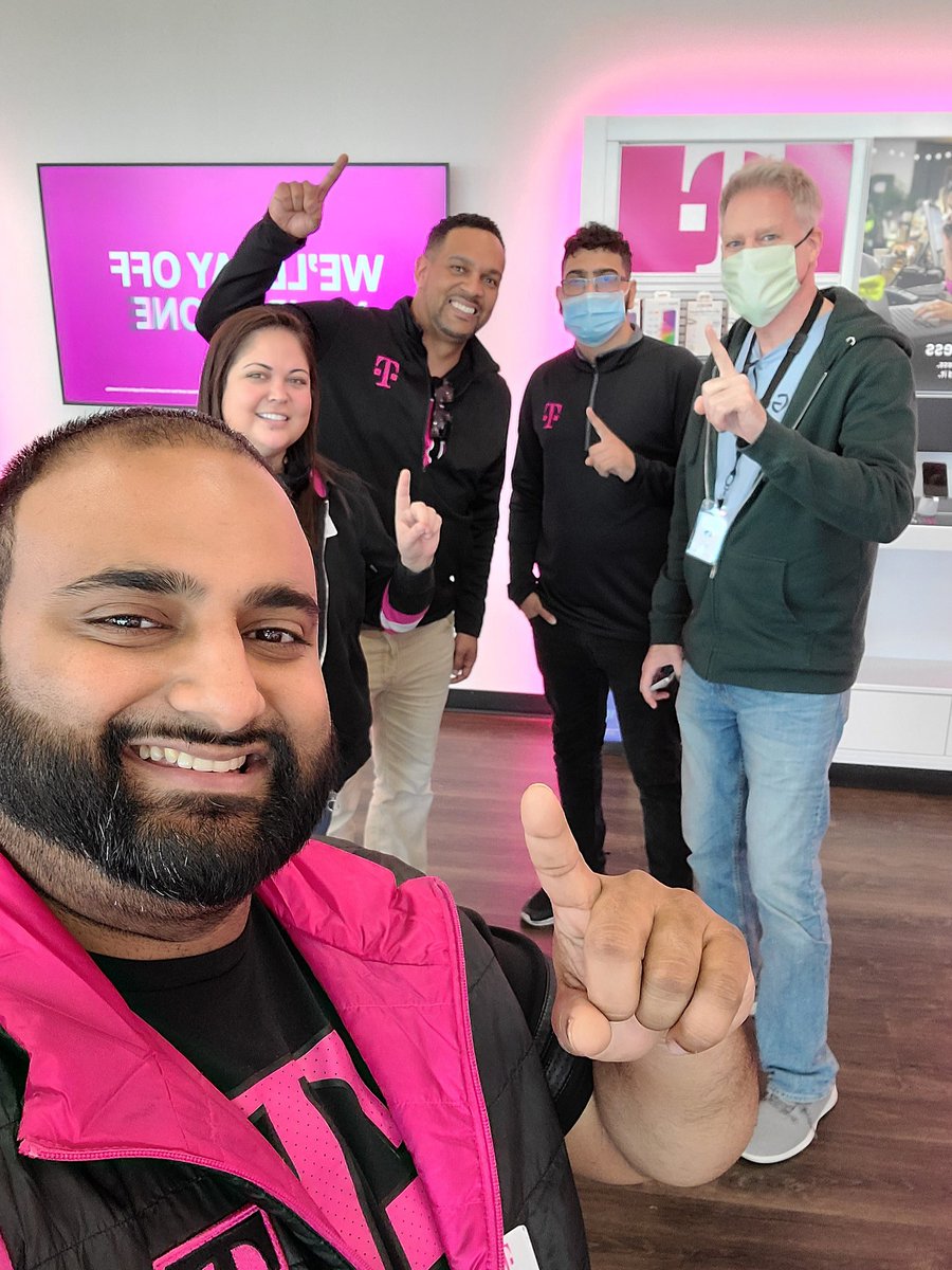 Moegenta's tweet photo. Thank you @tobiasiam @fahad_alsalami1 for dropping some knowledge on us and working with the team. Everyone was very excited! @mcghee_ally https://t.co/BdCIBDaFtP