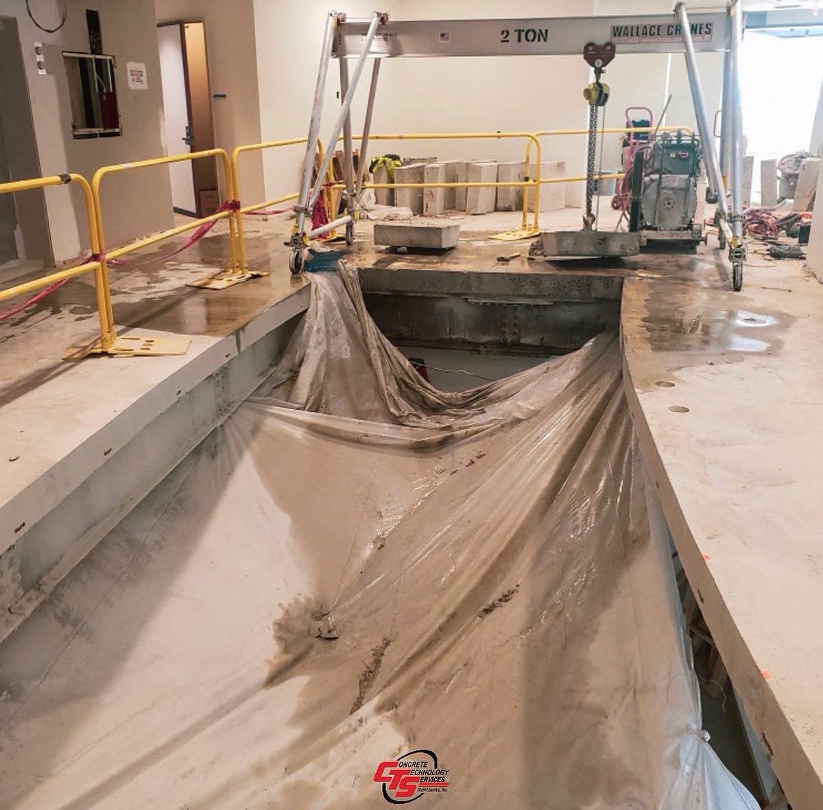 CTSMidAtlantic's tweet photo. Beautifully executed radial sawcut. Slurry control was crucial here as well as patience while making thick cuts in many shallow passes 

#concretecutting #sawcut #sawcutting #concretecutter #slurry #radial #diamondblades https://t.co/q8kwZsoYix