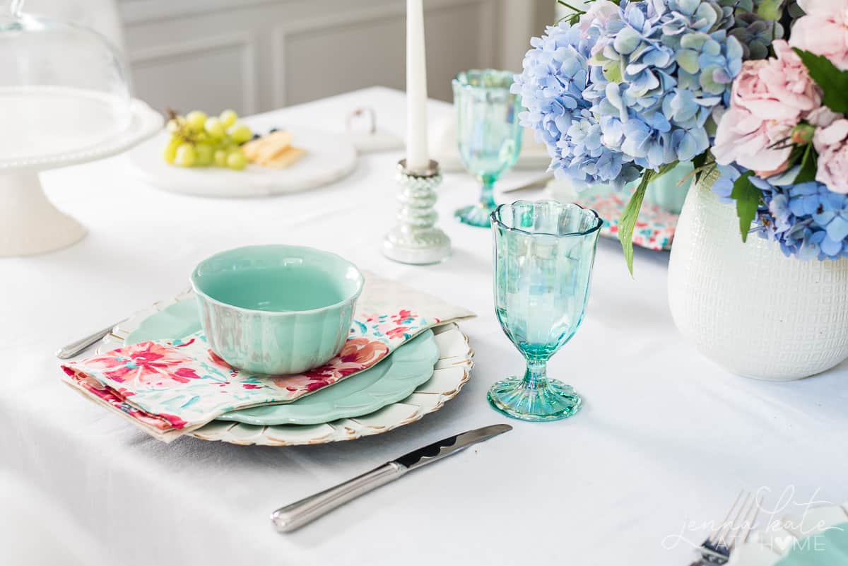 nateresults's tweet photo. Find the right #decor items for your home's vintage-chic #interiordesign style.  https://t.co/wQ2TB9ubwz https://t.co/6GduEroL1J