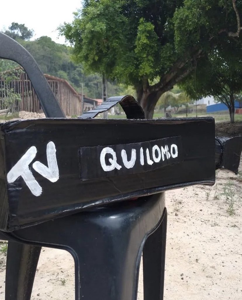Diogotapuio's tweet photo. Grande Raimundo, direto do Quilombo Rampa, no #Domingao do @LucianoHuck, mostrando ao Brasil o que é comunicação popular! Viva a TV QUILOMBO! https://t.co/EHhuDljWSe