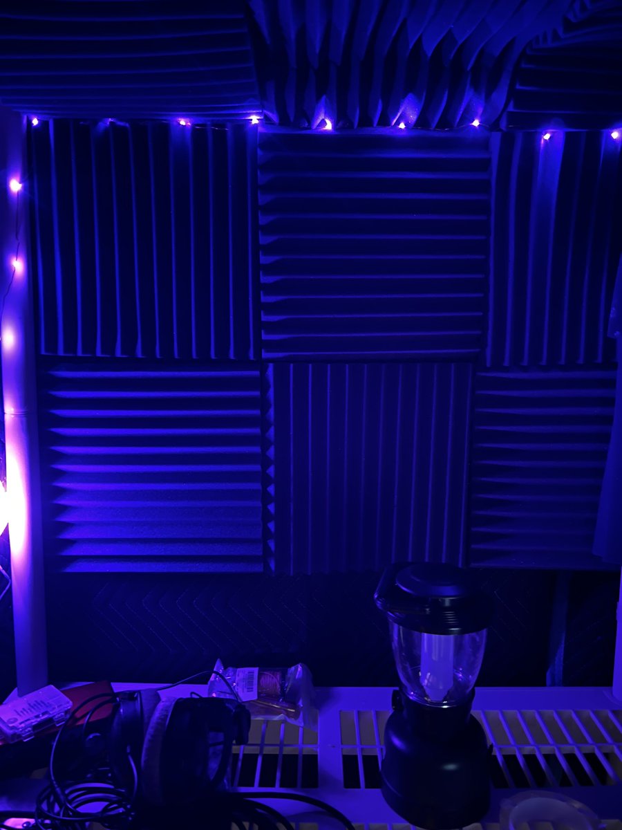 KColleenT's tweet photo. Getting there! #voiceactor #diyrecordingbooth https://t.co/9wuFQGD6rZ