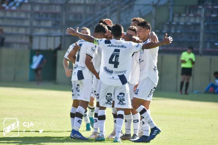 FlaPacheco23's tweet photo. [DEPORTES] Comenzó el Torneo Regionaly en esta primera fecha la Villa San Antonio  perdió  ante Juventud Antoniana por 4 a 1.Para el santo anotaron Gustavo Bombaj, Ricardo Gómez, Hernan Hechalar X2. https://t.co/ICR944TPud