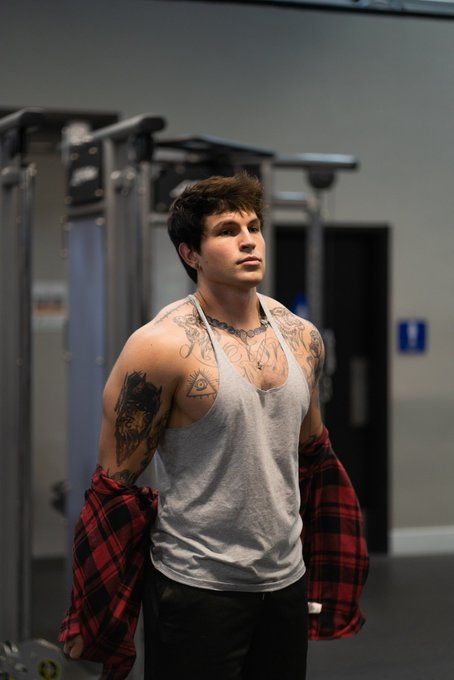 Flannels to the gym https://t.co/Hx9P3wipPw