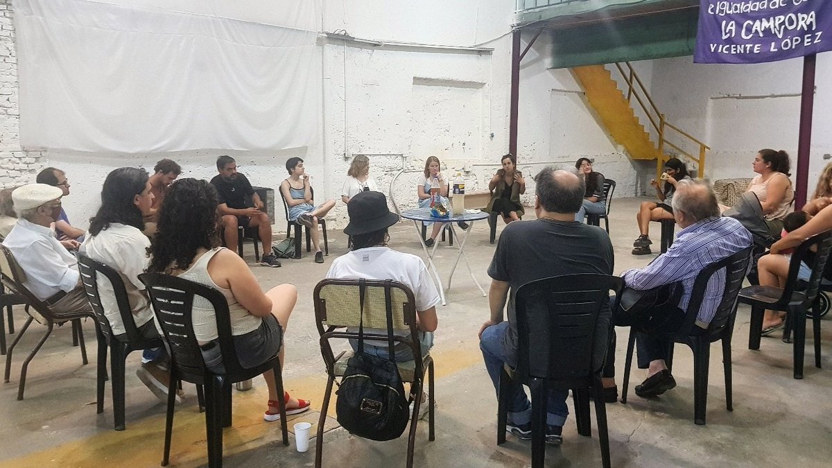 LaCamporaVL's tweet photo. ✌🏼 #ReunionGeneral - Nada mejor que encontrarnos entre compañerxs en nuestra UB a debatir y prepararnos para los que se viene.
#Sumate https://t.co/GS0A67KKtz