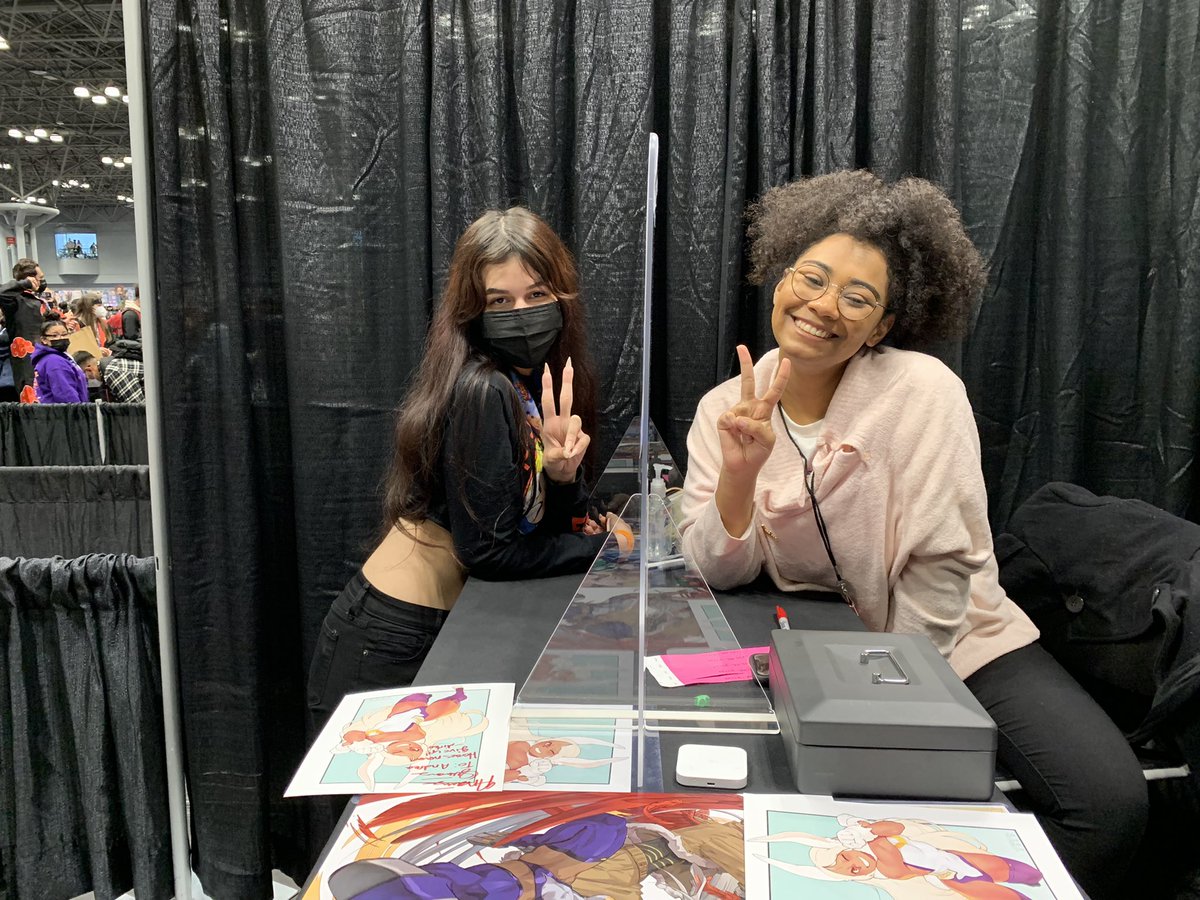vintagerih's tweet photo. im dead crying eating mcdonalds bc im already missing #AnimeNYC !! me and my best friend loved every bit and i can’t wait come back 🤍 https://t.co/clYhZk4i7c