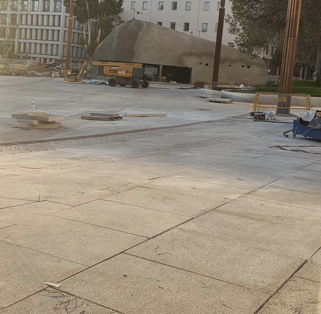 Tyrexito's tweet image. Ya se han ido los Harkonnen de Plaza España y mañana tomarán posesión los Atreides.