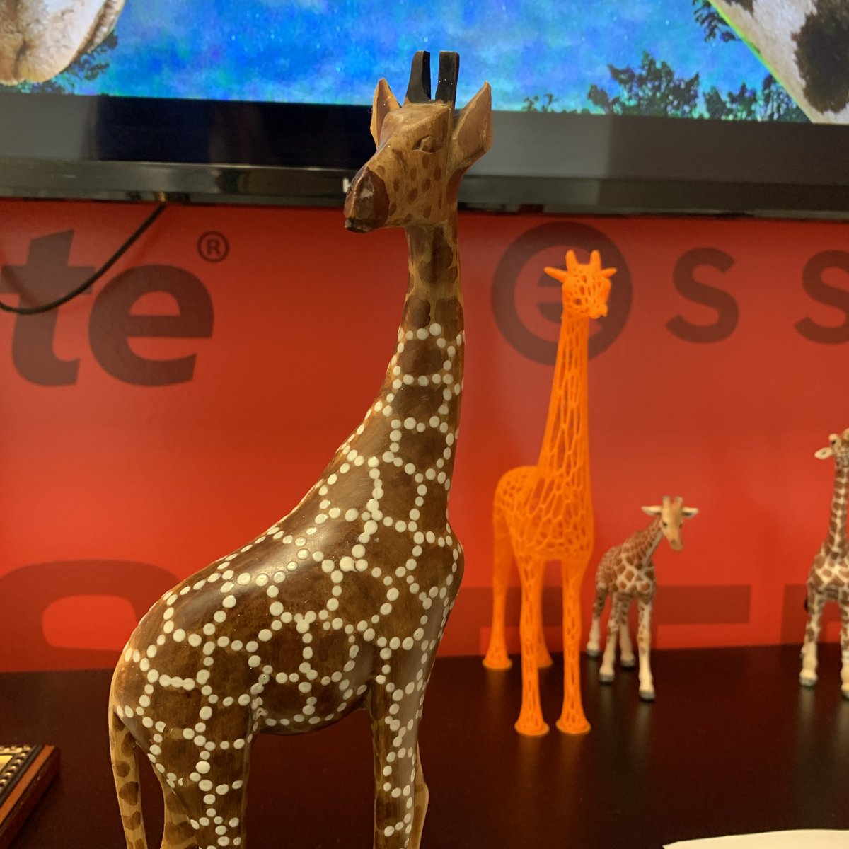 GreatNeckTools's tweet photo. Can you tell we have a soft spot for giraffes? They are a part of our heritage, after all! https://t.co/Xfr0GUbyrj