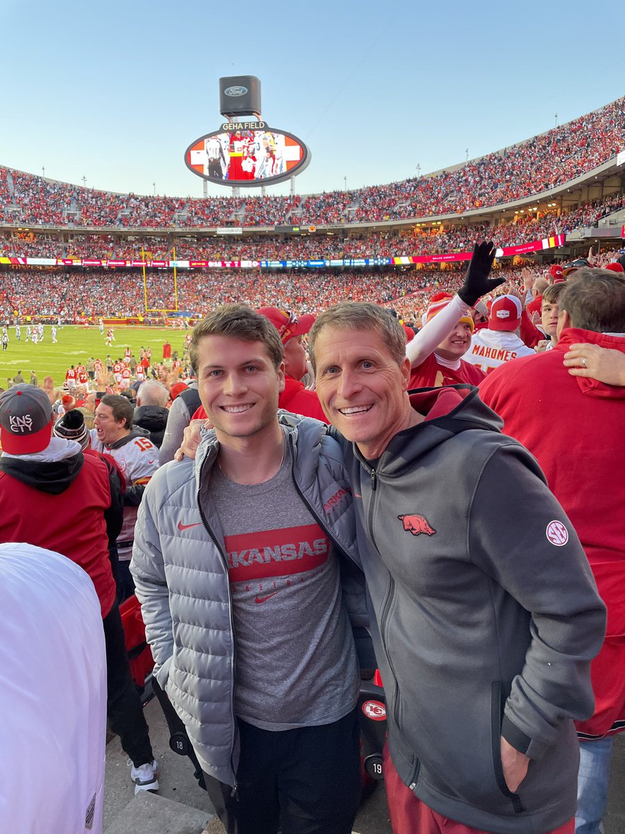 EricPMusselman's tweet photo. Incredible @NFL game! Wow @Chiefs fans are enthusiastic https://t.co/4palYI4pOO