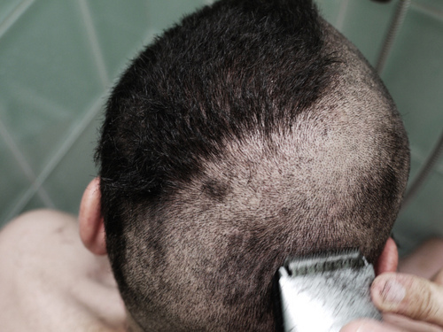AlphaSkinBerlin's tweet photo. Die Sau für die neue Woche scheren

 #gayskin #skingay #skinhead #skin #kopfrasur #glatze #headshave #shave #skinheadbychoice #bald #baldbychoice #baldforlife #baldforever #shaving https://t.co/PxBdARn1np