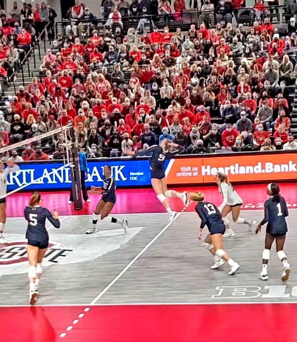 When Jonni Parker is in Columbus taking on the Buckeyes, you make sure to grab tickets to watch her in action! She's a beast! 💙🏐💙#EastPride #PennStateVolleyball