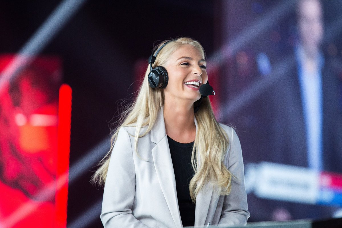 Praagy08's tweet photo. This grin is in full swing hosting the first @Halo Infinite NA Open Series 

The official stream has started! Let’s go @HCS 
https://t.co/kCU7rML9oe | https://t.co/2QZtqn6tau https://t.co/XMCnBQVl5Y