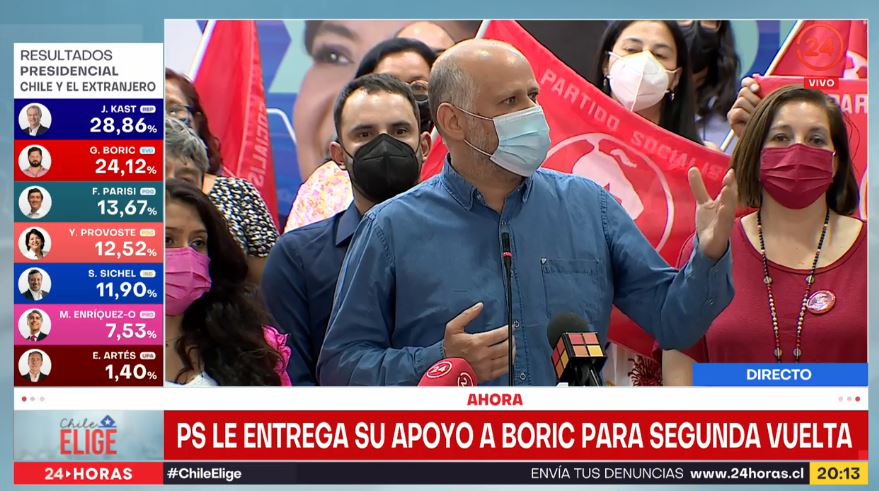 24HorasTVN's tweet photo. 🇨🇱 #ChileElige |  Álvaro Elizalde: "Formalmente queremos llamar a todas las chilenas y chilenos a votar en la segunda vuelta por Gabriel Boric" #Elecciones2021CL

Facebook ➡ https://t.co/kglwS5eqY0

YouTube ➡ https://t.co/XmCC4VutWV https://t.co/1CBIjAsbU2