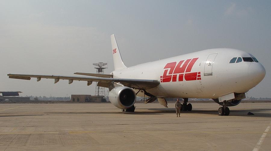 OnDisasters's tweet image. #OTD in 2003: A DHL cargo A300 [OO-DLL] is shotdown by insurgents in Baghdad (Iraq), all 3 aboard survive. Hydraulic controls were lost with missile hit but crew managed to use engine to control plane. It was the first time that a jet with such damage landed without casualties.