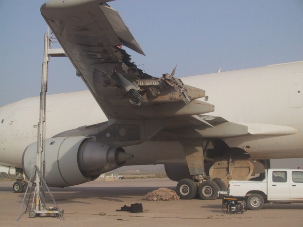 OnDisasters's tweet image. #OTD in 2003: A DHL cargo A300 [OO-DLL] is shotdown by insurgents in Baghdad (Iraq), all 3 aboard survive. Hydraulic controls were lost with missile hit but crew managed to use engine to control plane. It was the first time that a jet with such damage landed without casualties.