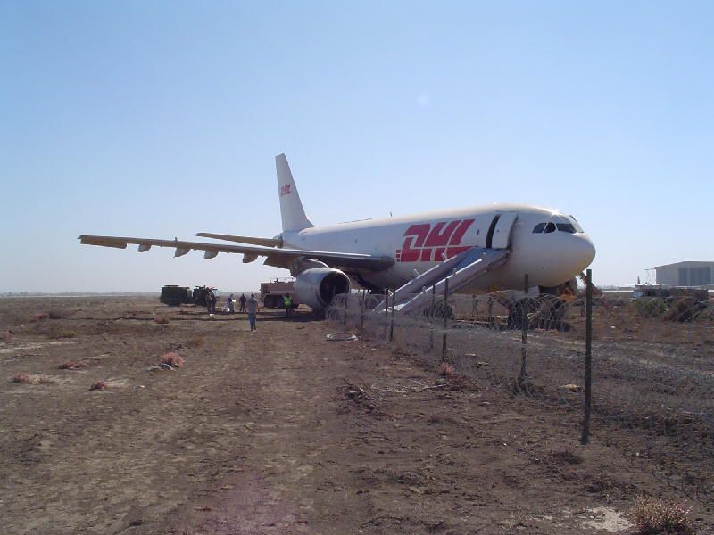 OnDisasters's tweet image. #OTD in 2003: A DHL cargo A300 [OO-DLL] is shotdown by insurgents in Baghdad (Iraq), all 3 aboard survive. Hydraulic controls were lost with missile hit but crew managed to use engine to control plane. It was the first time that a jet with such damage landed without casualties.
