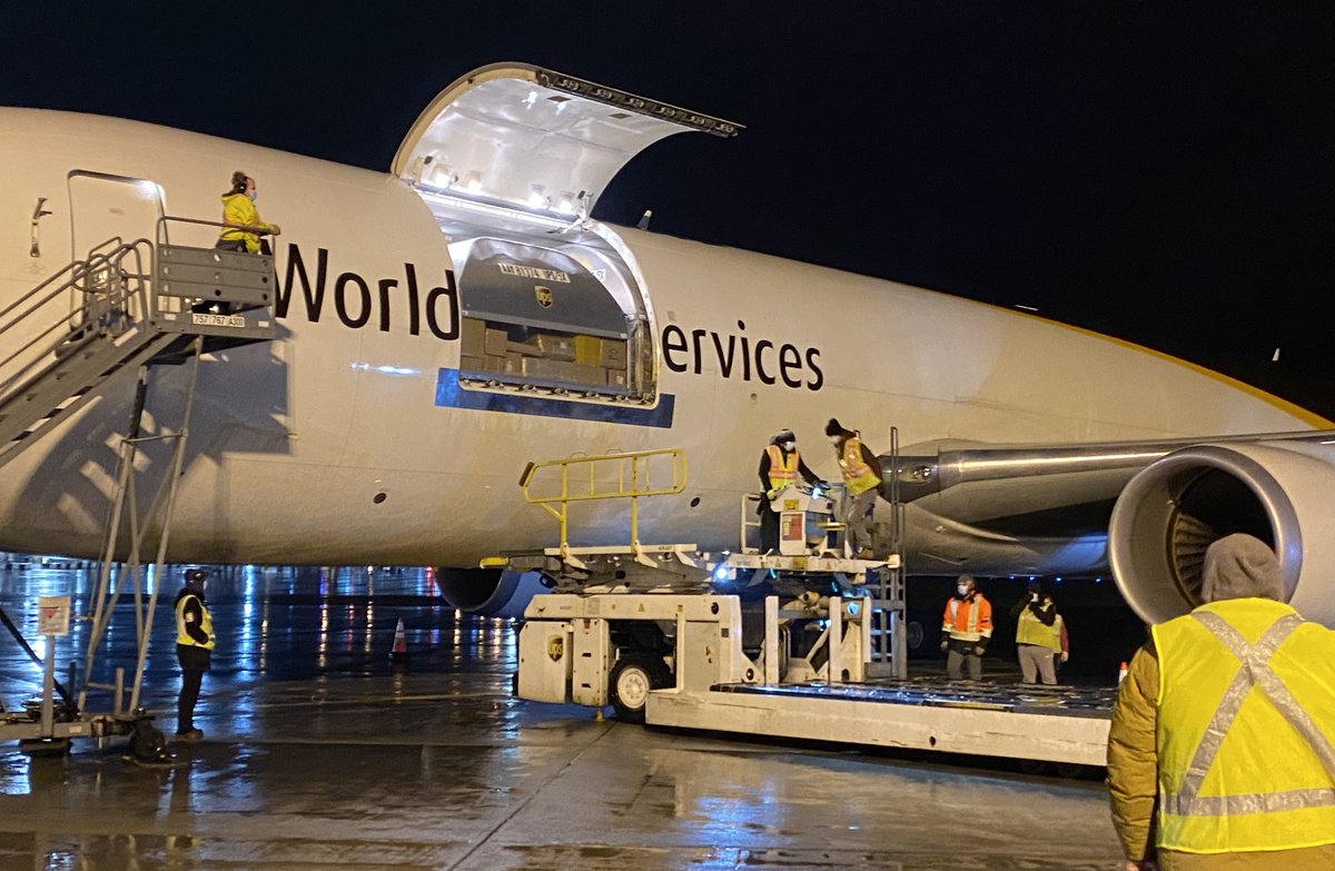 FilomenaTassi's tweet photo. Today we reached another milestone in our fight against #COVID19 - the first doses of the Pfizer-BioNTech COVID-19 vaccine for children aged 5-11 have arrived in Canada!  

By next Friday, the initial 2.9M doses will be here - enough for a first dose for every eligible child. https://t.co/N6OglGBivS
