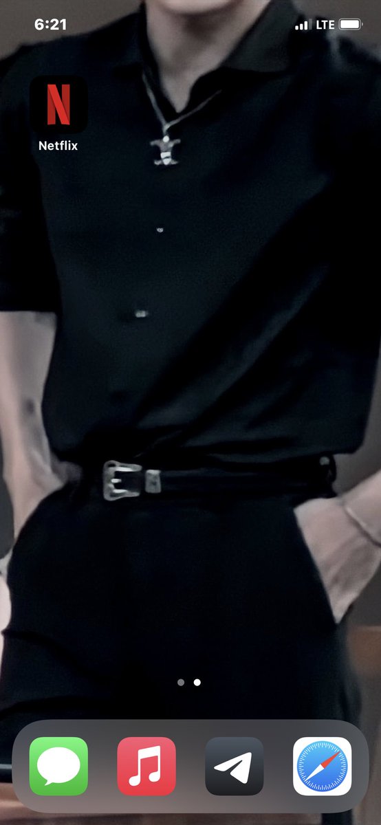 fluffleofoctopi's tweet photo. A litte game with my moots heh 

-wallpaper
-last song
-7th pic in camera roll
-7 mutuals: 

@bunnyjaejae @moonpierenjun @pasdejaem @LemongrassToki @kivisoftspace @lavenderseo @cd6track6 https://t.co/jFcxnE9AmF
