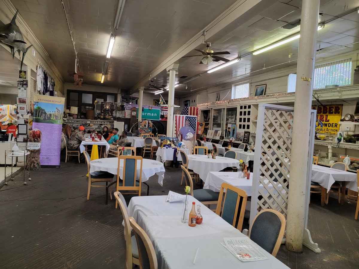 Dolphan_Bill's tweet photo. Headed 60 miles south down the Natchez Trace to the Old Country Store in Lorman (home of @AlcornStateU) for some of the best fried chicken you'll ever eat. https://t.co/peK7bf7mRj