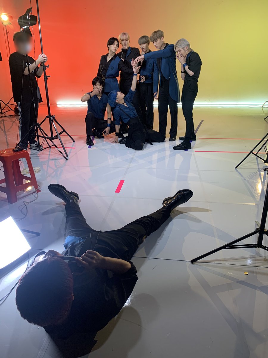 starghwa's tweet photo. D-19 #MAMAVOTE #ateez 
Bringing this iconic pic by photographer Jongho back. 
#에이티즈 @ATEEZofficial https://t.co/n2EPx3tMN5
