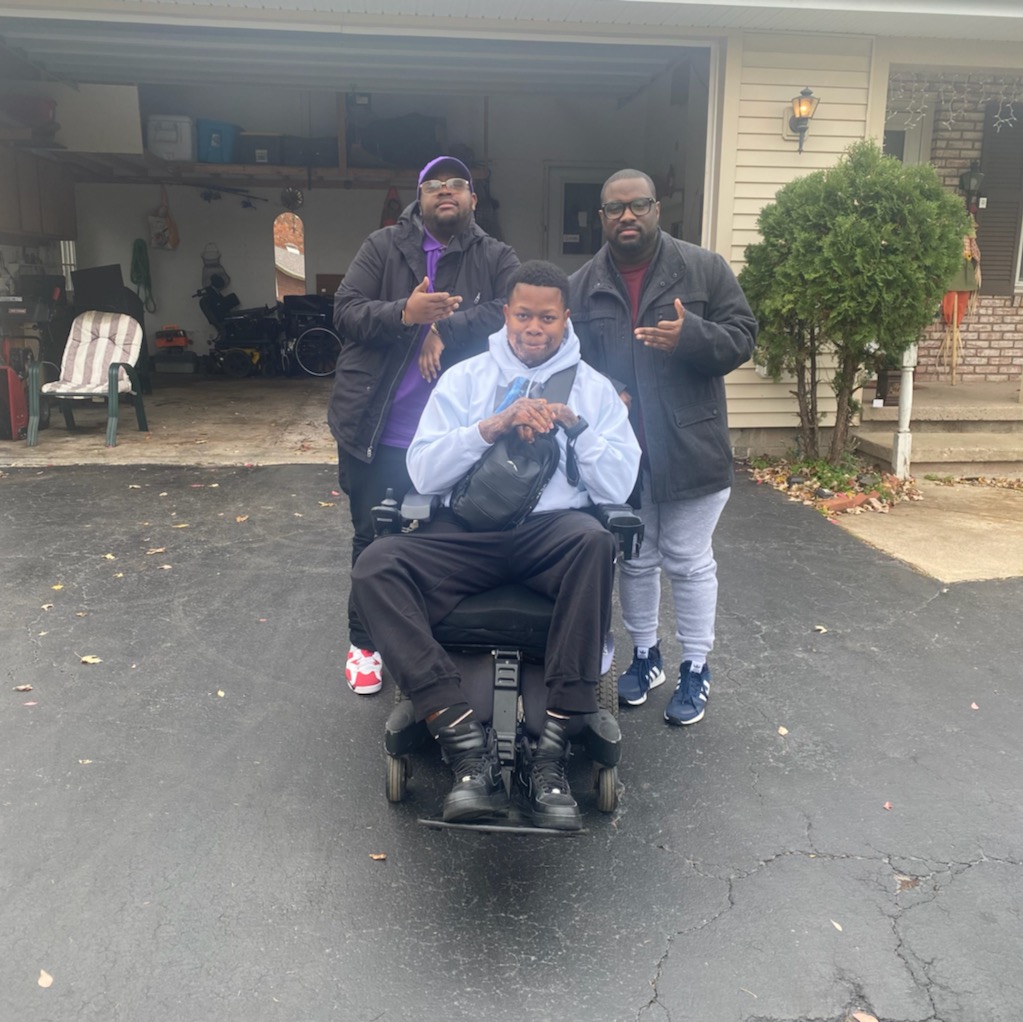 IotaMastermind1's tweet image. Nothing like a Fall 09 link up. Sharing memories and enjoying each other's company. 
#IotaPhiTheta #EpsilonEpsilon #EtaAlpha #EtaNu #Fall09