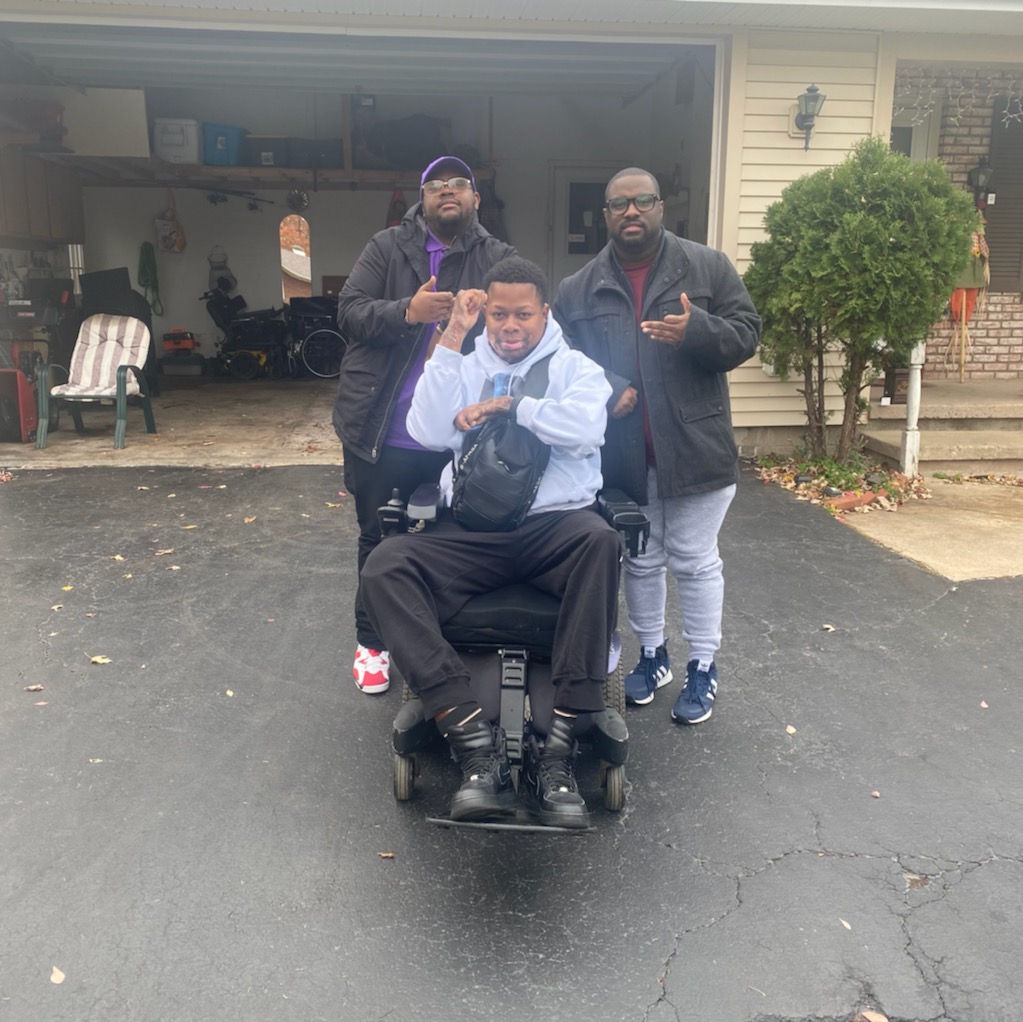 IotaMastermind1's tweet image. Nothing like a Fall 09 link up. Sharing memories and enjoying each other's company. 
#IotaPhiTheta #EpsilonEpsilon #EtaAlpha #EtaNu #Fall09