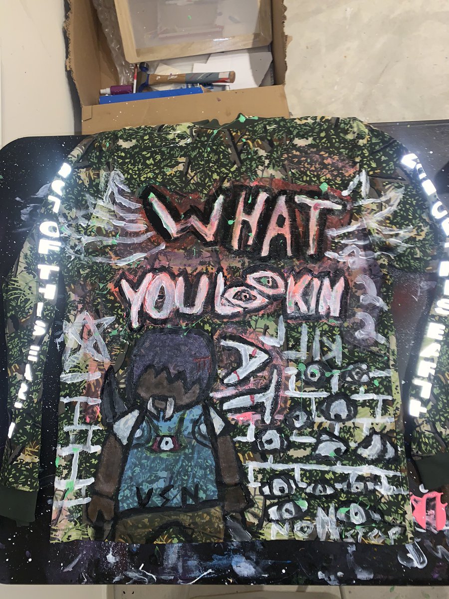 clearvsn's tweet photo. hey y’all here’s the final product😁😁😁 this is a shirt i got a long time ago but never wore🤫definitely glad i didn’t throw it away👁 #painting #customclothing #customclothes #instaartist #instaart #pauseshots  #pauseonline #streetwear  #customshirt #upcycled #upcycledclothing https://t.co/gDygBZonyN
