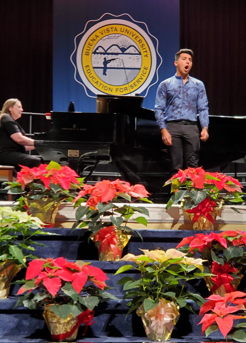 brianlenzmeier1's tweet photo. The @BuenaVistaUniv Simon Estes concert was amazing! Congratulations to scholarship winners Teagan Owens from @AWASchools, Clare Stephan fron @NFMustangs, and Yeeshai Valdivia and Elizabeth Tapia from @slcsdmusic @StormLakeCSD, who had amazing solos. https://t.co/NyIDHMojoM