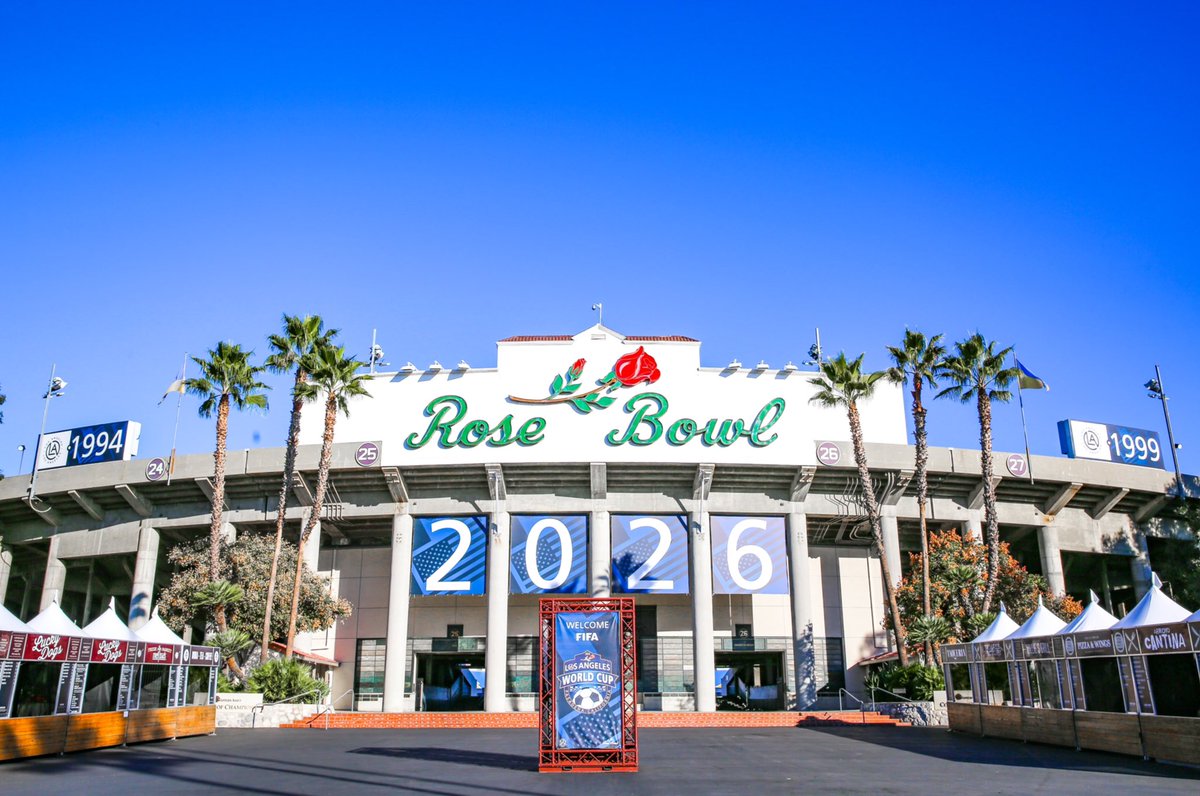 RoseBowlStadium's tweet photo. Let's bring the World Cup to Los Angeles! ⚽️ #LA2026 https://t.co/FRT0e1Dkeg