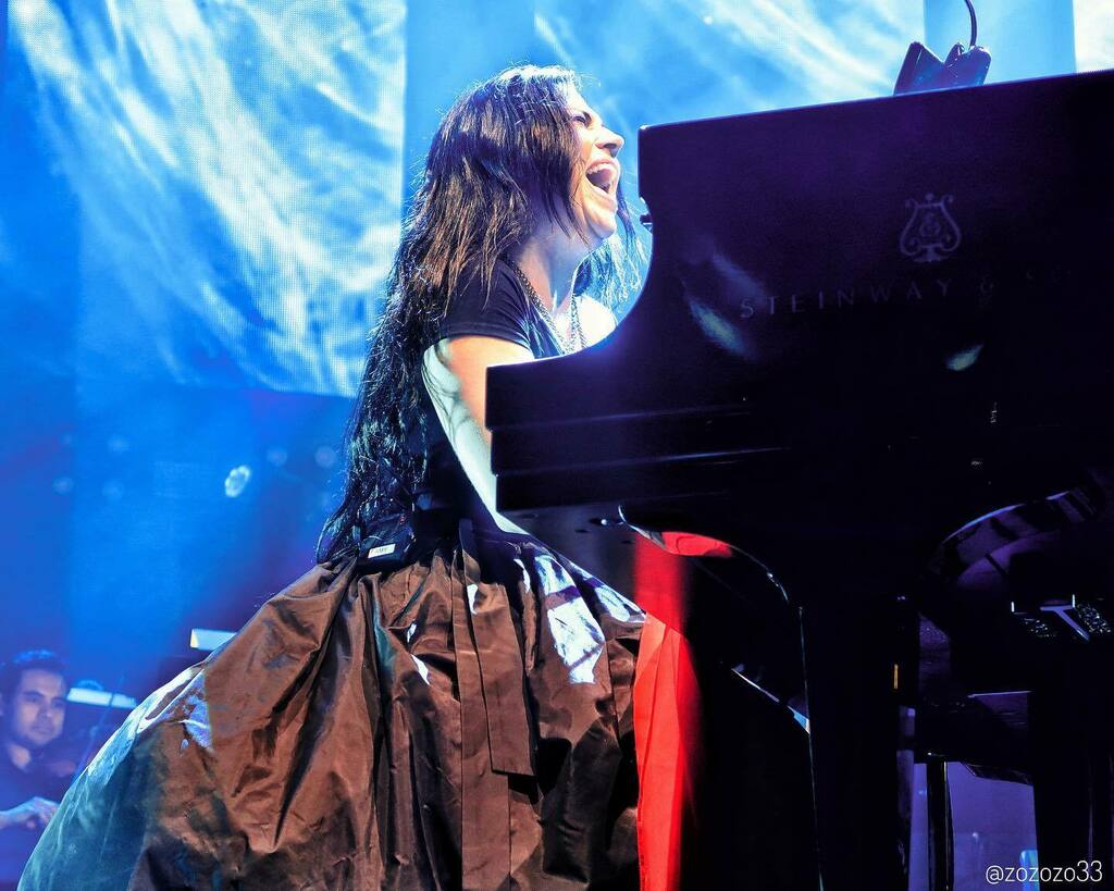 zozozo333's tweet photo. Amy Lee w/ Evanescence at the @woodlandspavilion in Houston / The Woodlands 8/25/18. Full guitar evanescence tonight! @amylee @evanescenceofficial #amylee #concert #lindseystirling #concertphotography #evanescence #houston #synthesistour #evfan #thewoodl… https://t.co/zAm1wDD27C https://t.co/nEDWOlnHGR