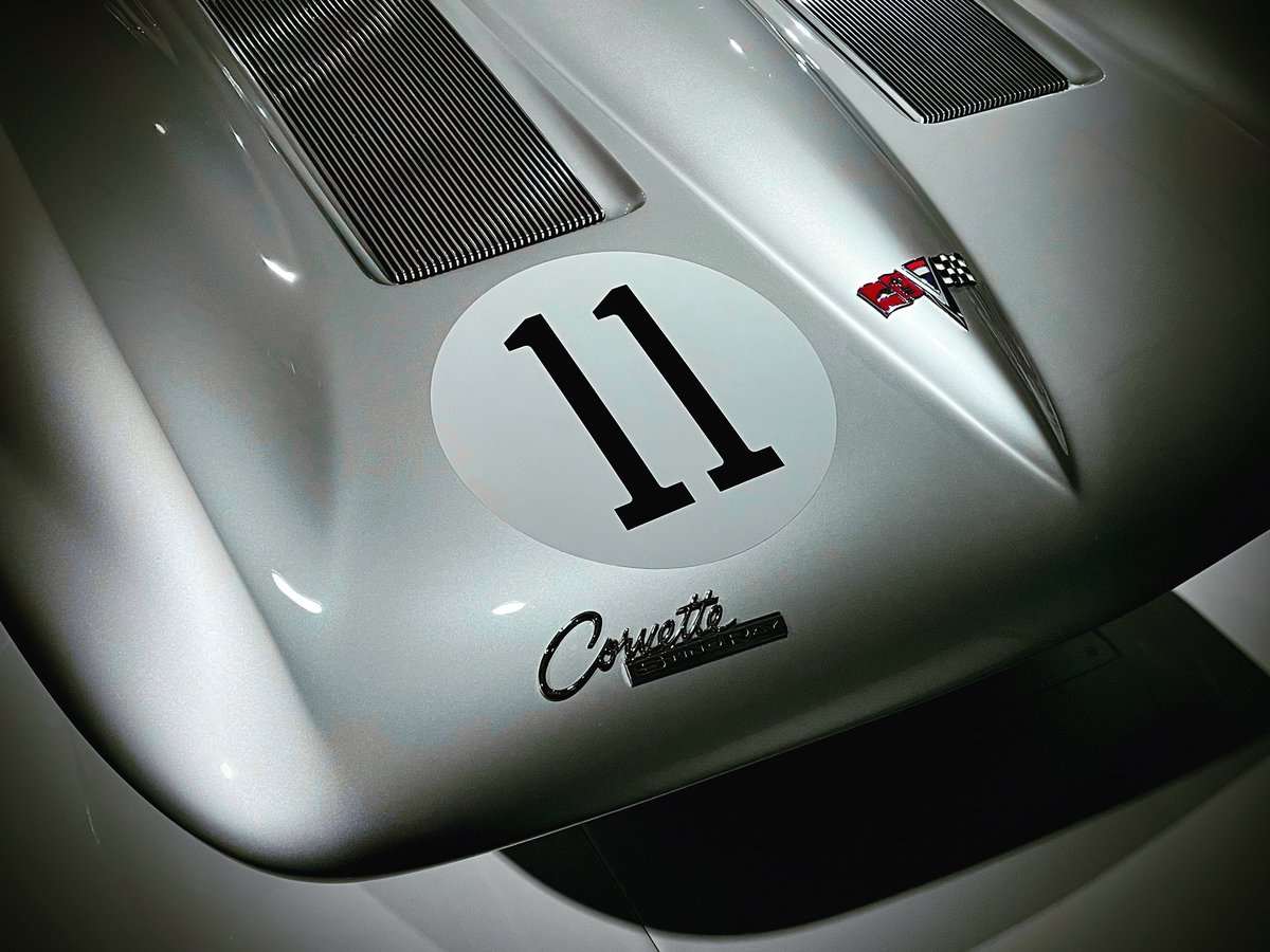 simfairweather_'s tweet image. #covette #Stingray #detroitdesign