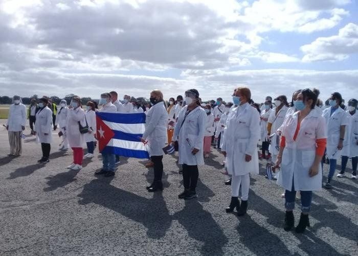 CDI Banco Metropolitano Edo.Miranda (@bancocdi) on Twitter photo Los médicos cubanos héroes de batas blancas salvando vidas , en la primera fila en la lucha contra el covid19#CubaVive#FidelPorSiempre #HéroesDeLaSalud #CubaPorLaVida <a href="/cubacooperaven/">Misión Médica Cubana en Venezuela</a> <a href="/MINSAPCuba/">Ministerio de Salud Pública de Cuba</a> <a href="/BancoCdi/">CDI Banco Metropolitano Edo.Miranda</a> <a href="/CDISanJose2/">CDI San Jose Edo.Miranda</a> <a href="/OropezaCDI2/">CDI Oropeza Castillo Edo Miranda</a> <a href="/carrizal_cdi/">CDI CARRIZAL. Edo Miranda</a> <a href="/CdiClavo/">CDI El Clavo Estado Miranda</a> <a href="/UrbinaCdi/">Cdi La Urbina Estado Miranda</a> <a href="/Yaimelys90/">Yaimelys</a> Los médicos cubanos héroes de batas blancas salvando vidas , en la primera fila en la lucha contra el covid19#CubaVive#FidelPorSiempre #HéroesDeLaSalud #CubaPorLaVida <a href="/cubacooperaven/">Misión Médica Cubana en Venezuela</a> <a href="/MINSAPCuba/">Ministerio de Salud Pública de Cuba</a> <a href="/BancoCdi/">CDI Banco Metropolitano Edo.Miranda</a> <a href="/CDISanJose2/">CDI San Jose Edo.Miranda</a> <a href="/OropezaCDI2/">CDI Oropeza Castillo Edo Miranda</a> <a href="/carrizal_cdi/">CDI CARRIZAL. Edo Miranda</a> <a href="/CdiClavo/">CDI El Clavo Estado Miranda</a> <a href="/UrbinaCdi/">Cdi La Urbina Estado Miranda</a> <a href="/Yaimelys90/">Yaimelys</a>