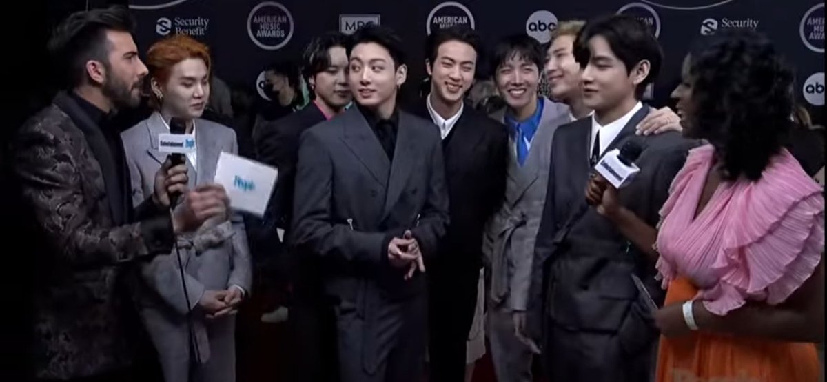DBOYCHWITA's tweet photo. PQP. AVISA QUE SÃO ELES!!!!
#BTSxAMAs
#MyUniverseAMAs @BTS_twt https://t.co/xFcxjo9PbB