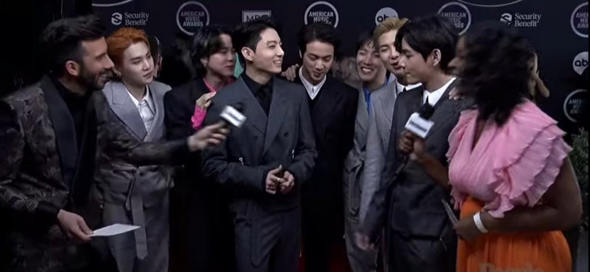 DBOYCHWITA's tweet photo. PQP. AVISA QUE SÃO ELES!!!!
#BTSxAMAs
#MyUniverseAMAs @BTS_twt https://t.co/xFcxjo9PbB