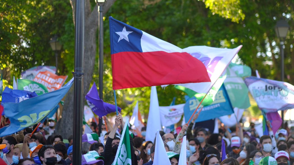 GabrielBoric's tweet photo. Te invitamos a compartir a través de todas nuestras redes sociales la transmisión en directo de este cierre de elecciones presidenciales. ¡Muchas gracias por ser parte de esta historia!

https://t.co/4glOwlC7WS https://t.co/DFWwdkxcOW