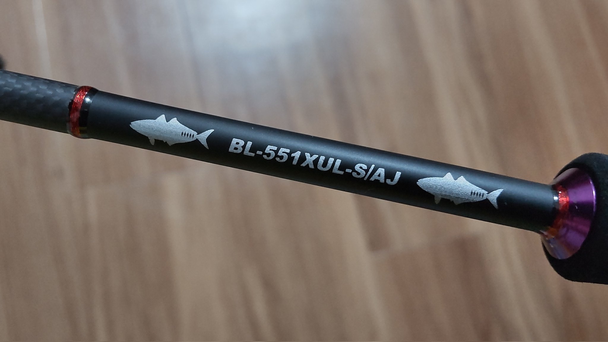 鈴木 晋平 すずきしんぺい 公開許可いただいたのでup アジングするのに削り出して自作していたフルソリッドバスロッド改 アジングロッドから数年 そしてスミス社とブランクスから作り始めてワガママだいぶ聞いて貰いながら 笑 約2年 満を持して完成