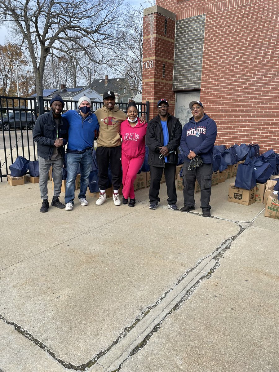 Ellison Parks (@ellisonparks) on Twitter photo Tis the season and Ellison Parks is in the spirit. Distributed 215 Turkeys and all the fixings today. Huge Shoutout to Dr. Mentos - great work!!! Happy Thanksgiving for the Ellison Parks School community to all. <a href="/BostonSchools/">BostonPublicSchools</a> @BCassellius <a href="/wutrain/">Michelle Wu 吳弭</a> <a href="/CharlesMentos/">Charles Mentos</a> Tis the season and Ellison Parks is in the spirit. Distributed 215 Turkeys and all the fixings today. Huge Shoutout to Dr. Mentos - great work!!! Happy Thanksgiving for the Ellison Parks School community to all. <a href="/BostonSchools/">BostonPublicSchools</a> @BCassellius <a href="/wutrain/">Michelle Wu 吳弭</a> <a href="/CharlesMentos/">Charles Mentos</a>